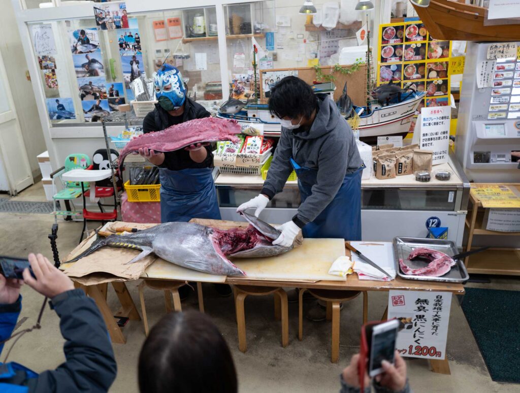 マグロ解体ショー